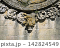 Details of intricate stonework of a window at Convento de Cristo in Tomar, Portugal 142824549