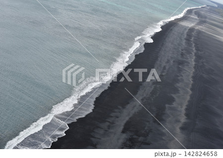 Endless black sand expanse at Reynisfjara Beach Iceland Endless black sand expanse at Reynisfjara Beach Iceland 142824658