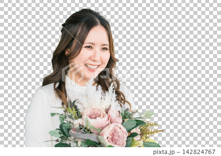 送別会・歓迎会・育休で同僚から花束をもらう若いビジネスウーマン 送別会・歓迎会・育休で同僚から花束をもらう若いビジネスウーマン 142824767
