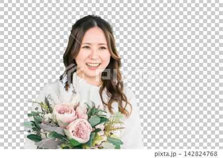 送別会・歓迎会・育休で同僚から花束をもらう若いビジネスウーマン 送別会・歓迎会・育休で同僚から花束をもらう若いビジネスウーマン 142824768