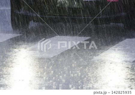 豪雨 142825935