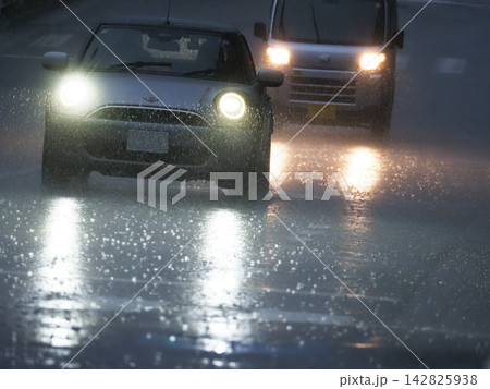 豪雨 142825938