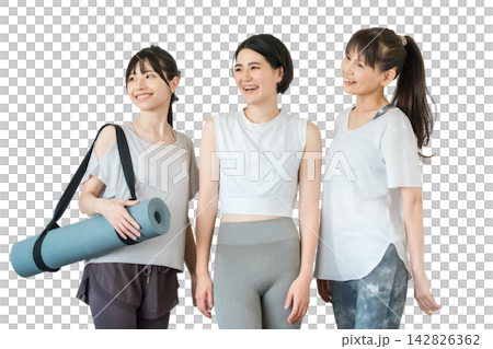 スポーツジムでヨガウェアを着てトレーニングする女性達（ヨガ・ホットヨガ・エクササイズ） 142826362