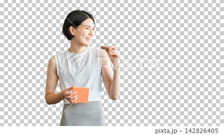Young Asian woman in yoga wear eating a protein/nutrition bar 142826405
