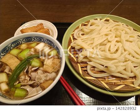 三島駅の〆蕎麦えびすで味わう富士湧水ポークの肉そばといなり寿司の御膳素材 三島駅の〆蕎麦えびすで味わう富士湧水ポークの肉そばといなり寿司の御膳素材 142828932