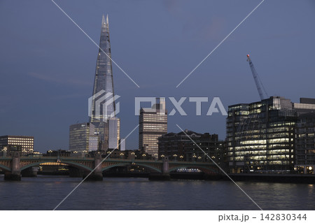 Blue hour twilight image of London skyline Blue hour twilight image of London skyline 142830344