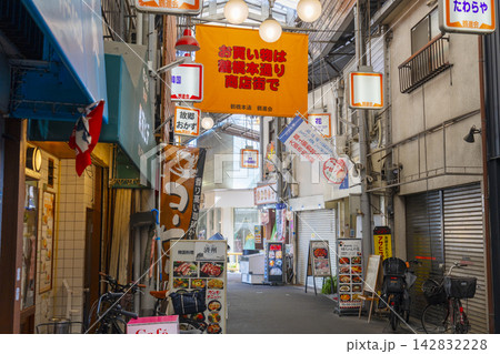 大阪　鶴橋商店街　鶴橋本通商店街 142832228