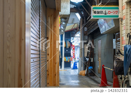 大阪　鶴橋商店街 142832331