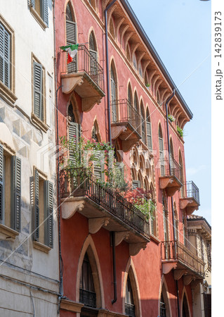 Facade of Venetian Gothic Terracotta Building with Balconies and Italian Flag in Verona, Italy 142839173