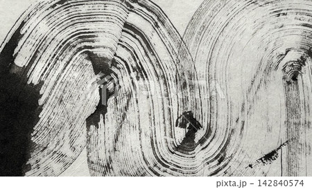 和紙の風合いを感じる背景素材、墨で描いた水の流れ、蛇行する線のイラスト、モノクロの波線 和紙の風合いを感じる背景素材、墨で描いた水の流れ、蛇行する線のイラスト、モノクロの波線 142840574