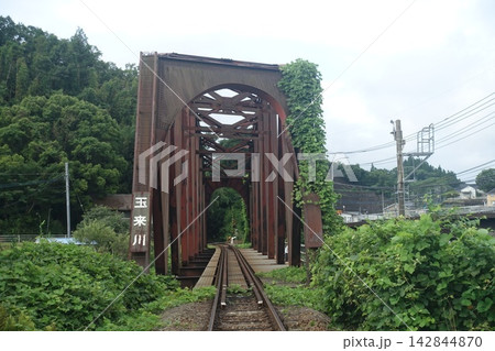 豊肥本線の玉来川にかかる古びた鉄橋 142844870