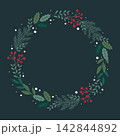 クリスマスリースと植物の濃緑背景カード ベクターイラスト 142844892
