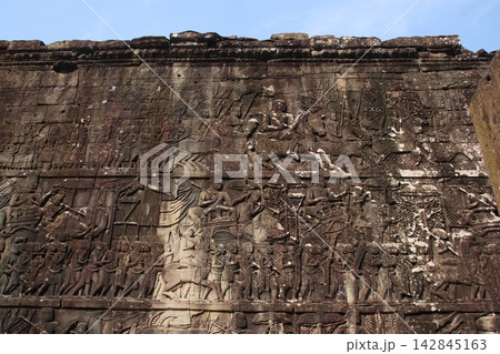 バイヨン寺院の石壁の彫刻 バイヨン寺院の石壁の彫刻 142845163
