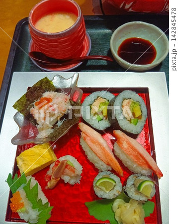 おいしそうなカニ料理 和風海鮮料理 おいしそうなカニ料理 和風海鮮料理 142845478