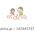 落ち葉を拾う親子　落ち葉多いバージョン 142845787