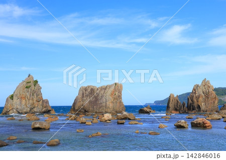 橋杭岩のある海岸 142846016