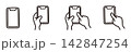 スマホを操作する手のシンプルな線画イラストのセット 142847254