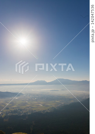 阿蘇の霧(熊本県阿蘇) 阿蘇の霧(熊本県阿蘇) 142847536