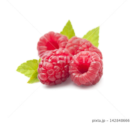 Sweet raspberry with leaves on white backgrounds 142848666