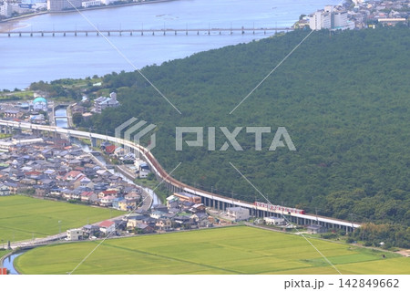 鏡山展望台より望む東唐津駅と筑肥線（佐賀県唐津市） 142849662