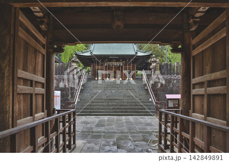 Japan April 29 2026 Framed Toshogu shrine hall through wooden gate 142849891