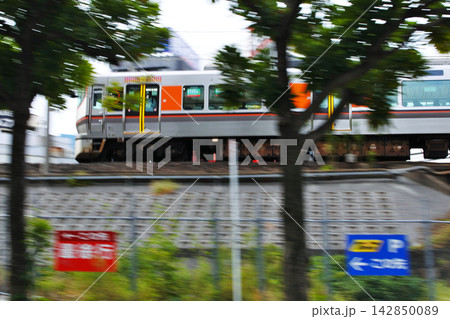 大阪環状線京橋駅周辺の電車の走る情景 大阪環状線京橋駅周辺の電車の走る情景 142850089