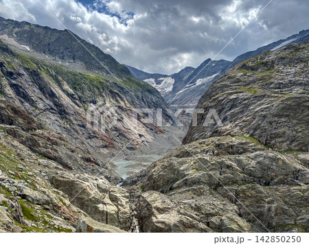 Glacial valley of Tre-La-Tete with rocky cliffs in Les Contamines-Montjoie, France 142850250