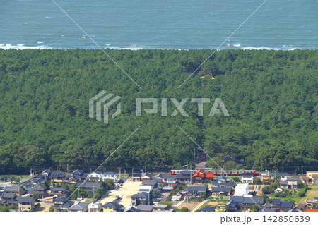 鏡山展望台より望む虹ノ松原駅エリア(佐賀県唐津市鏡虹町) 鏡山展望台より望む虹ノ松原駅エリア(佐賀県唐津市鏡虹町) 142850639