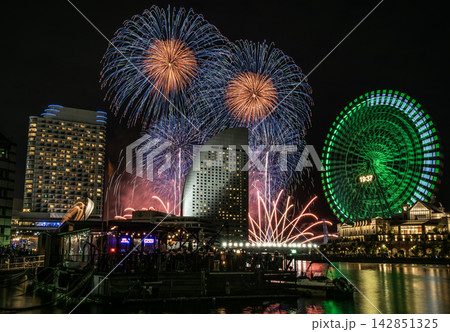 みなとみらいスマートフェスティバル 花火打上風景 みなとみらいスマートフェスティバル 花火打上風景 142851325