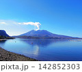 鹿児島県垂水市より望む桜島 142852303