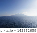 海上より望む桜島 142852659