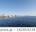 海上より望む鹿児島の街並み(鹿児島県鹿児島市) 142854238