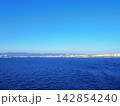 海上より望む鹿児島の街並み(鹿児島県鹿児島市) 142854240