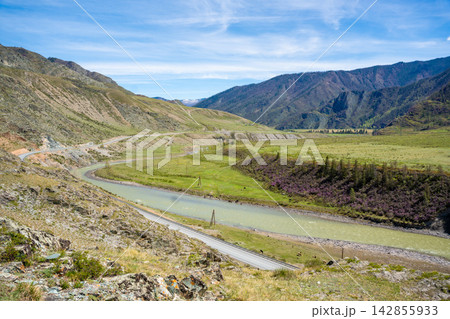 Aerial view of Chuya River flowing between mountains in Chuysky Trakt area Altai Russia. Scenic Siberian river valley surrounded by rugged terrain. 142855933
