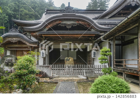 谷汲山華厳寺 庫裏玄関の菊化石衝立 谷汲山華厳寺 庫裏玄関の菊化石衝立 142856883