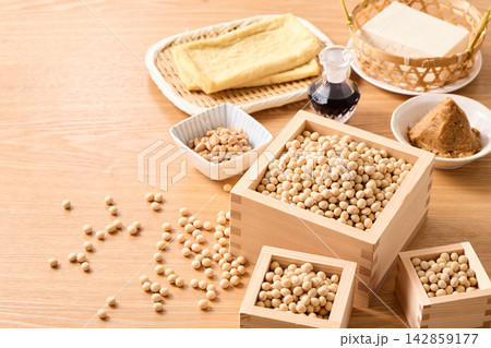 いろいろな大豆製品 いろいろな大豆製品 142859177