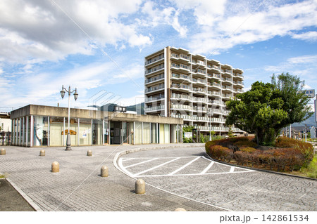JR九州香椎線の須恵駅の風景 JR九州香椎線の須恵駅の風景 142861534