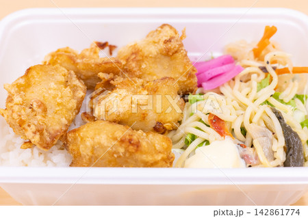 おいしい鶏唐揚弁当 おいしい鶏唐揚弁当 142861774