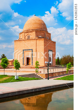 Rukhabad Mausoleum in Samarkand city, Uzbekistan Rukhabad Mausoleum in Samarkand city, Uzbekistan 142861953