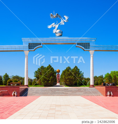 Ezgulik Arch at Independence square, Tashkent 142862006