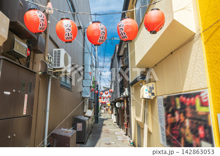 「青森県」昼のたぬき小路・八戸横丁の風景 八戸市 「青森県」昼のたぬき小路・八戸横丁の風景 八戸市 142863053