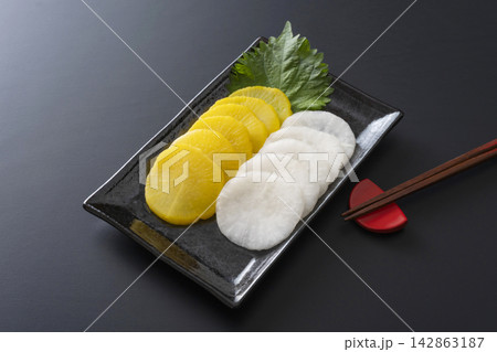お漬け物 だいこん きゅうり しば漬 お漬け物 だいこん きゅうり しば漬 142863187