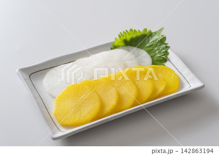 お漬け物　だいこん　きゅうり　しば漬 142863194