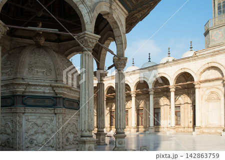 Beautiful ablutions fountain made of carved marble. Mosque of Muhammad Ali or Alabaster Mosque, Cairo, Egypt 142863759