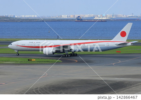 政府専用機　日の丸　空飛ぶ官邸 142866467