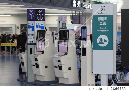 空港の顔認証システム 空港の顔認証システム 142866583