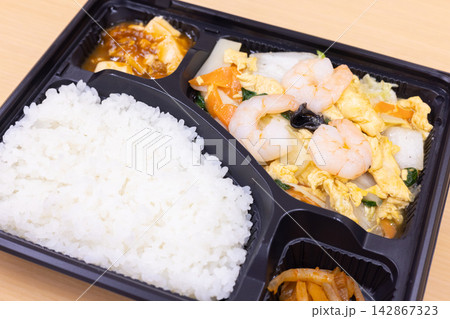美味しい海老玉子炒めの中華弁当 美味しい海老玉子炒めの中華弁当 142867323
