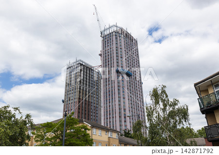 Skyscrapers under construction in London city Skyscrapers under construction in London city 142871792