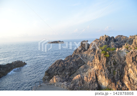 尖閣湾(佐渡島/新潟県佐渡市姫津・北狄) 尖閣湾(佐渡島/新潟県佐渡市姫津・北狄) 142878808