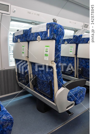 湘南新宿ライン　グリーン車　サロE231形　 142878845
